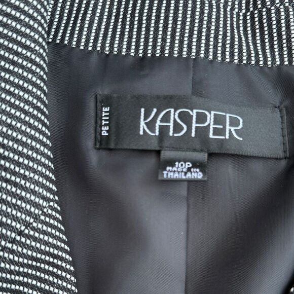 NWT 2 piece Pants Suit.  Women's Portofino Blazer and black pants Size 10P - Picture 4 of 16